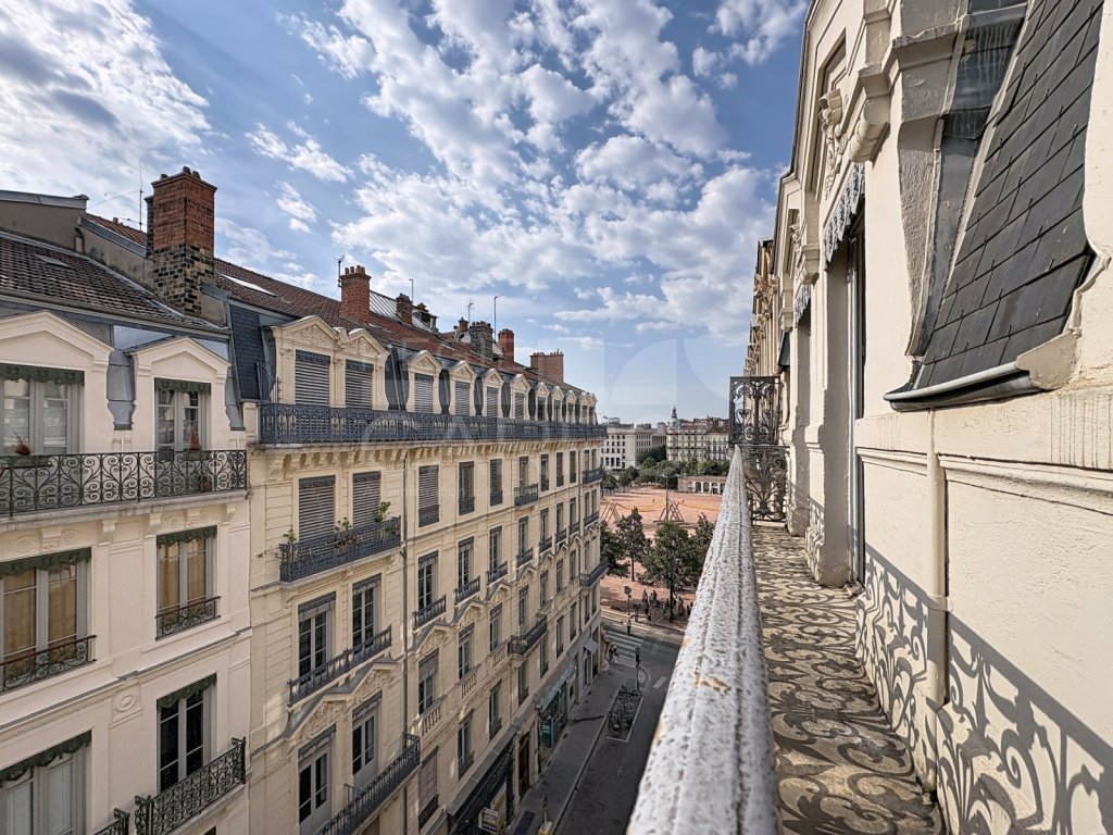 APPARTEMENT T3 A VENDRE - LYON 2EME ARRONDISSEMENT - 57 m2 - 345 000 &euro;