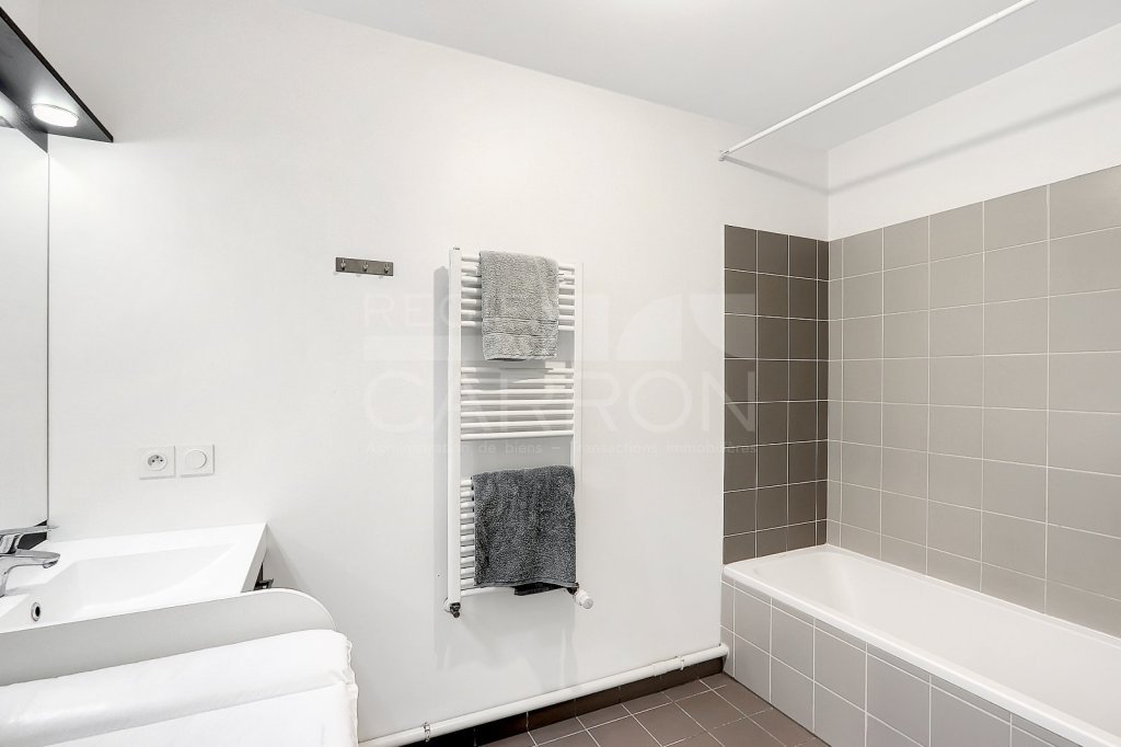 Appartement 3 pi�ces avec loggia - 2 chambres - LYON 8EME ARRONDISSEMENT - 71 m2 - VENDU