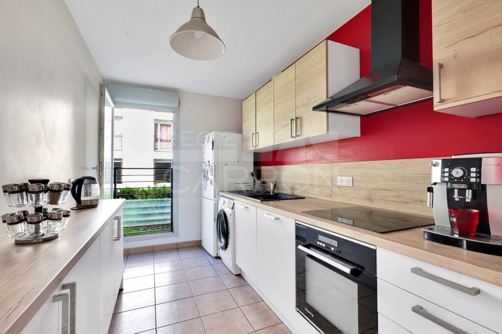 Appartement 3 pièces avec terrasse - 2 chambres A VENDRE - LYON 8EME ARRONDISSEMENT - 72 m2 - 295 000 &euro;