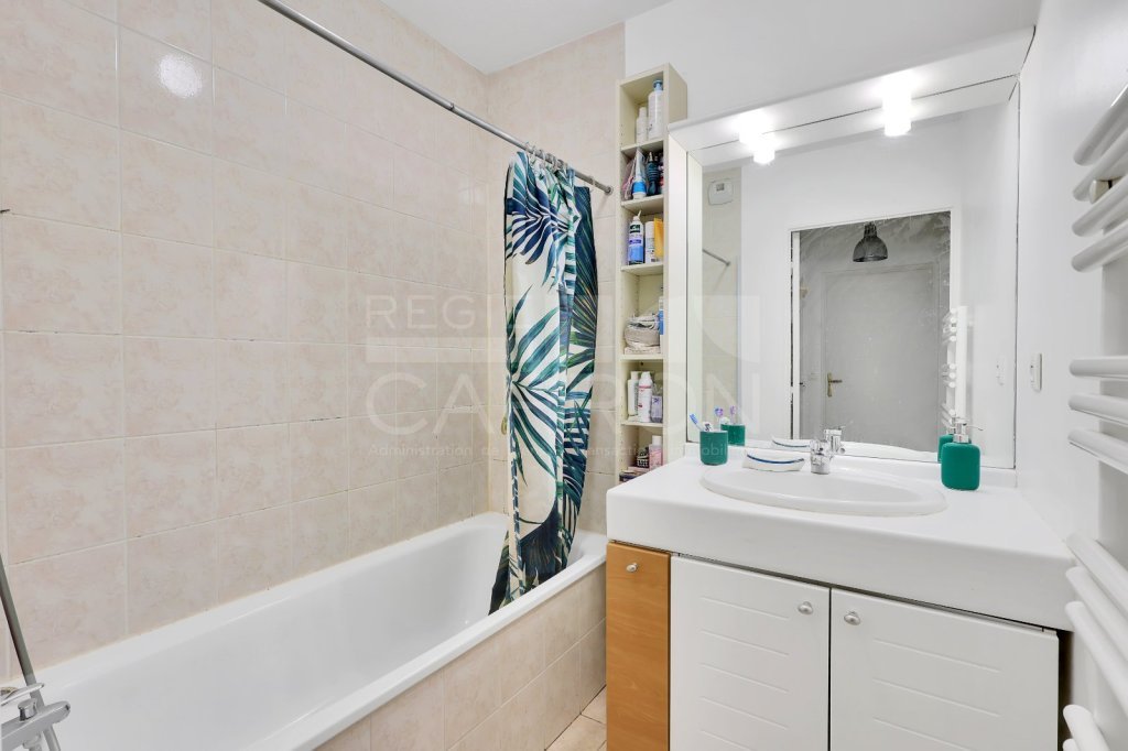 Appartement 3 pièces avec terrasse - 2 chambres A VENDRE - LYON 8EME ARRONDISSEMENT - 72 m2 - 295 000 &euro;