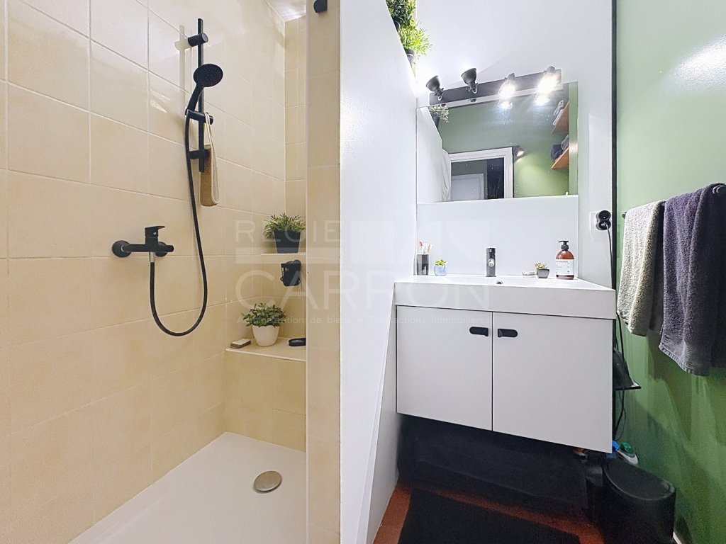 APPARTEMENT T3 A VENDRE - LYON 8EME ARRONDISSEMENT - 68 m2 - 233 000 &euro;