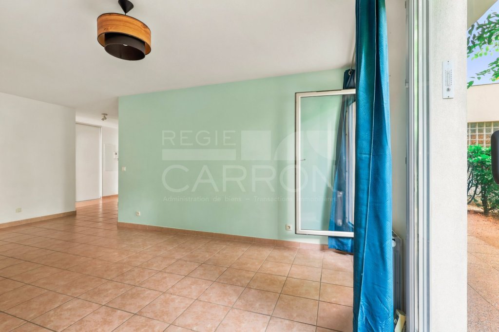 Appartement 3 pièces avec terrasse - 2 chambres A VENDRE - LYON 8EME ARRONDISSEMENT - 72 m2 - 285 000 &euro;