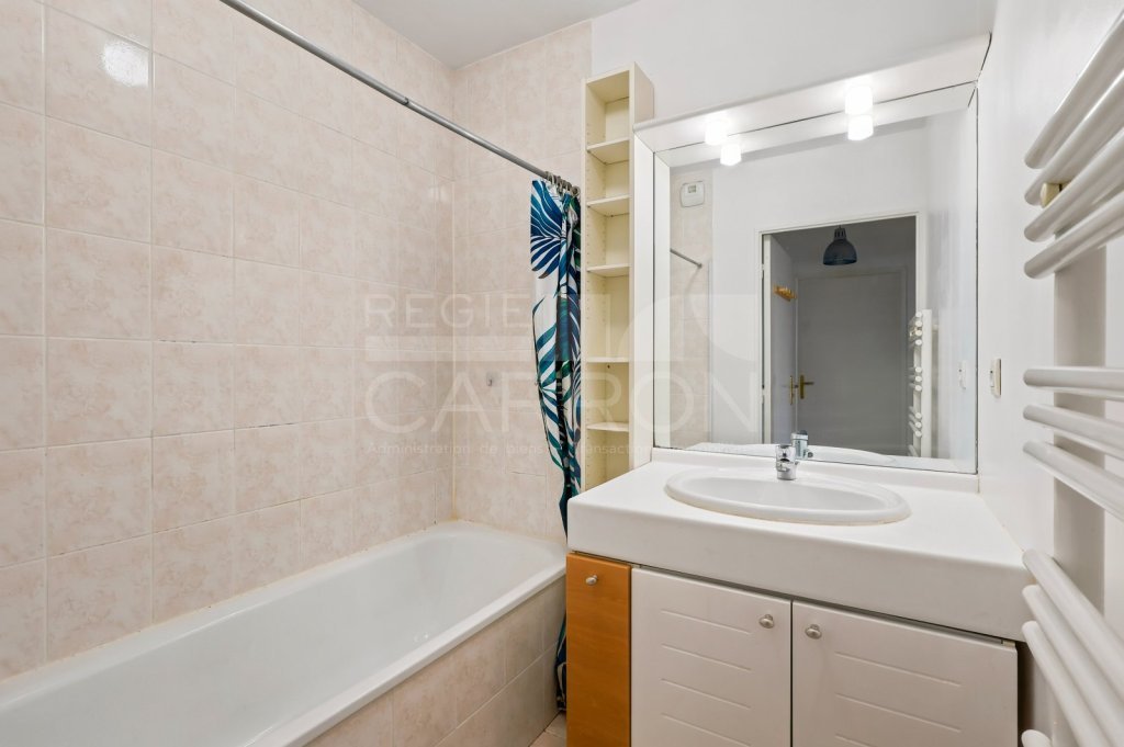 Appartement 3 pièces avec terrasse - 2 chambres A VENDRE - LYON 8EME ARRONDISSEMENT - 72 m2 - 285 000 &euro;