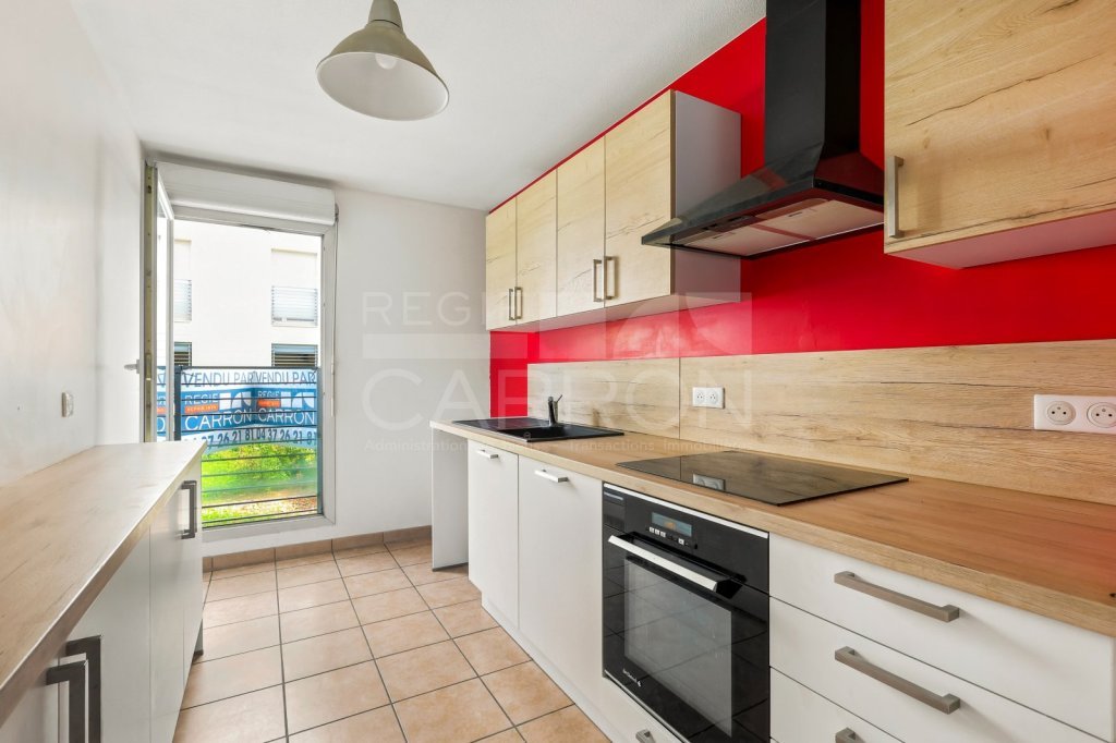 Appartement 3 pièces avec terrasse - 2 chambres A VENDRE - LYON 8EME ARRONDISSEMENT - 72 m2 - 275 000 &euro;