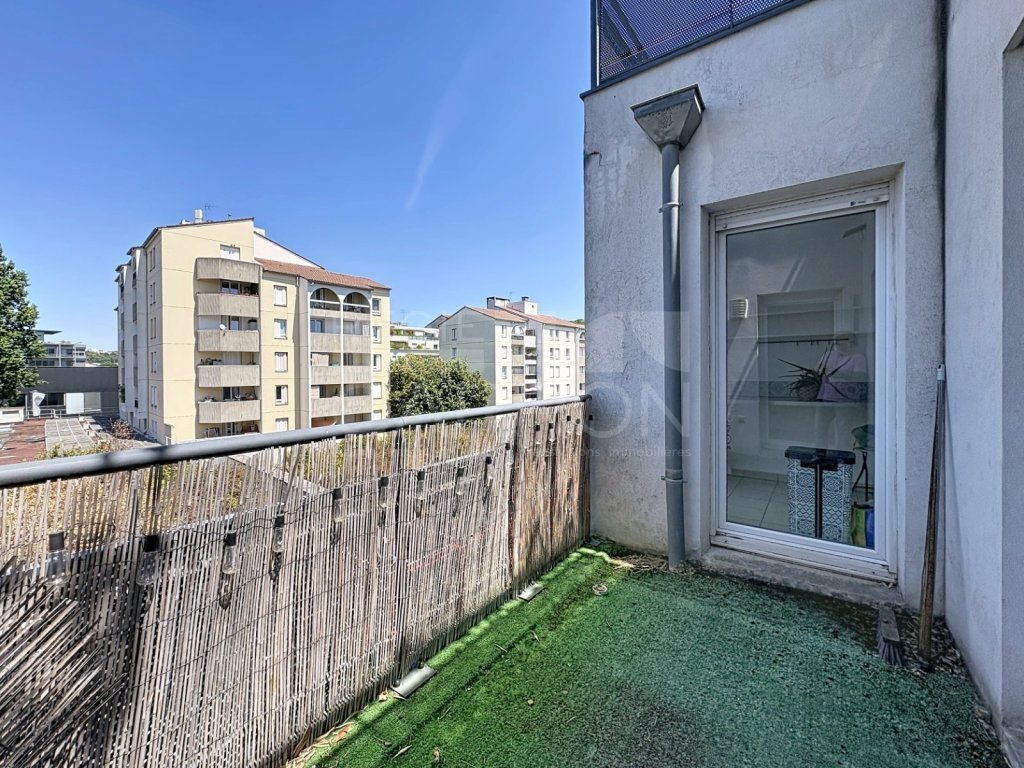APPARTEMENT T3 A VENDRE - LYON 9EME ARRONDISSEMENT VAISE INDUSTRIE - 68 m2 - 289 000 &euro;