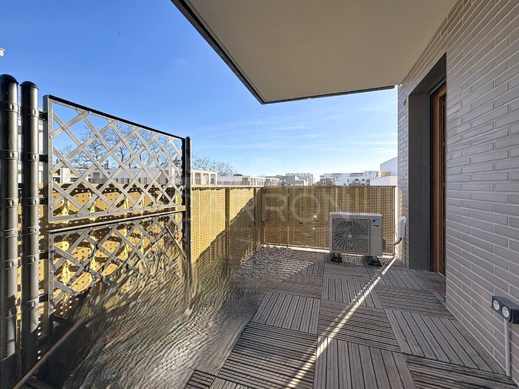 APPARTEMENT T3 A VENDRE - SATHONAY CAMP - 61 m2 - 245�000�&euro;