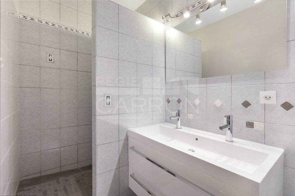 Appartement 3 pices avec loggia - 2 chambres - ST PRIEST - 72 m2 - VENDU