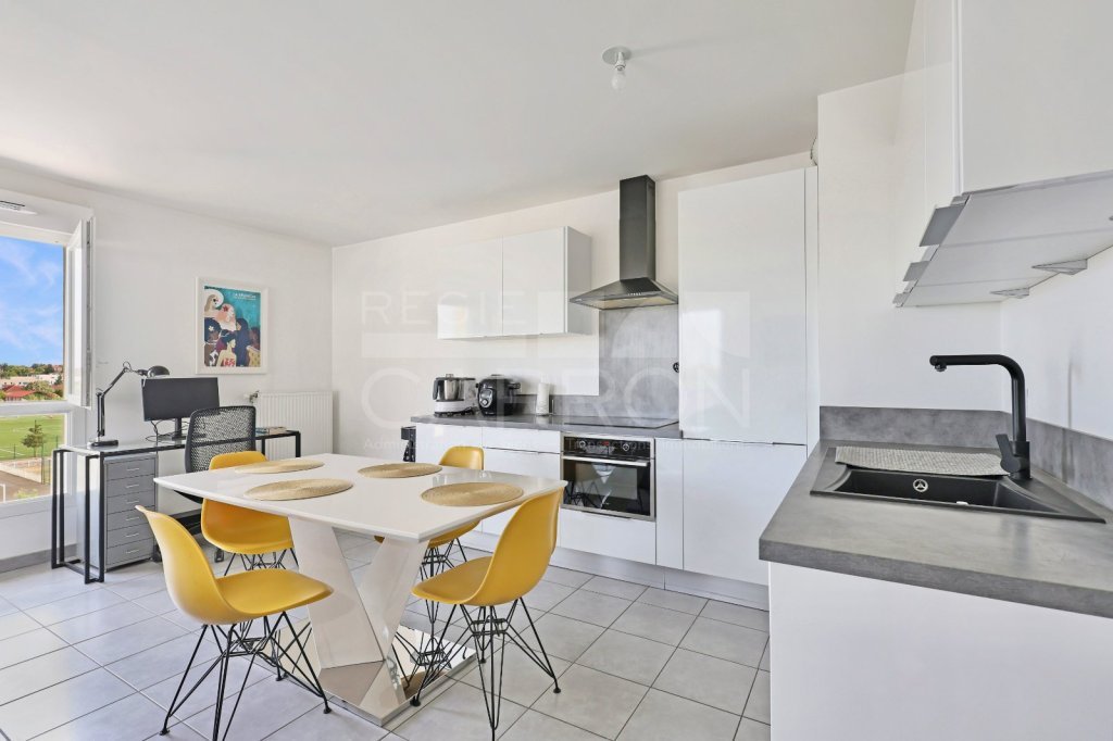 Appartement 3 pièces avec balcon - 2 chambres A VENDRE - VENISSIEUX - 61.19 m2 - 184 000 &euro;