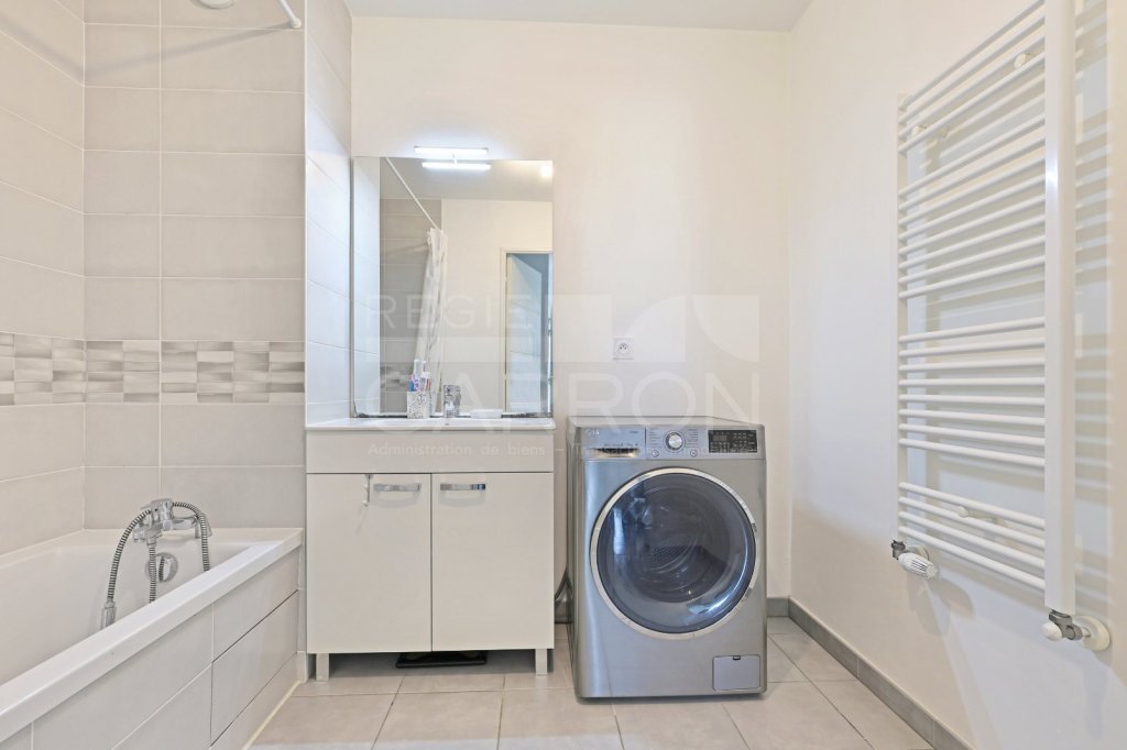 Appartement 3 pièces avec balcon - 2 chambres A VENDRE - VENISSIEUX - 61.19 m2 - 184 000 &euro;
