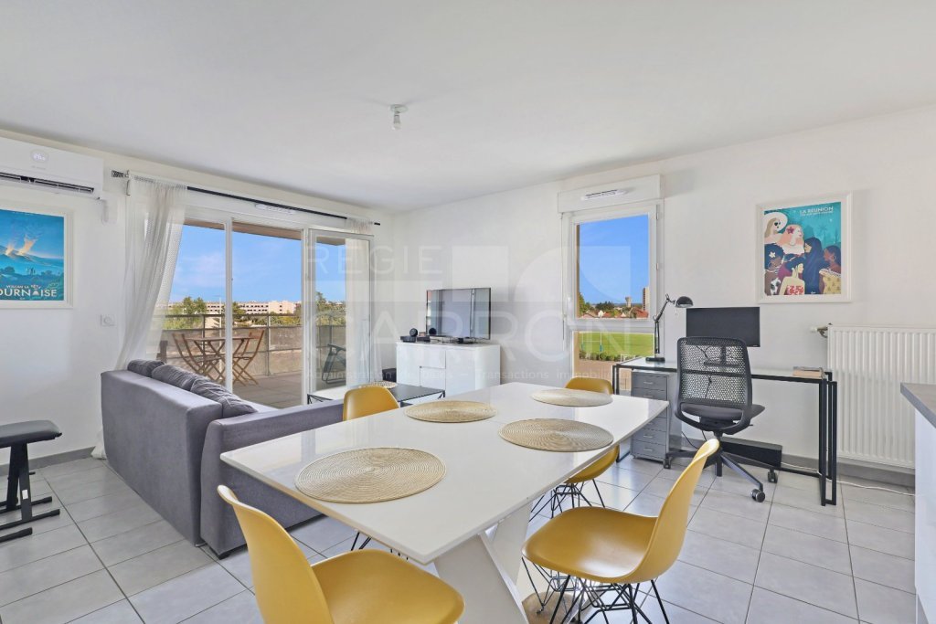 Appartement 3 pièces avec balcon - 2 chambres A VENDRE - VENISSIEUX - 61.19 m2 - 174 000 &euro;