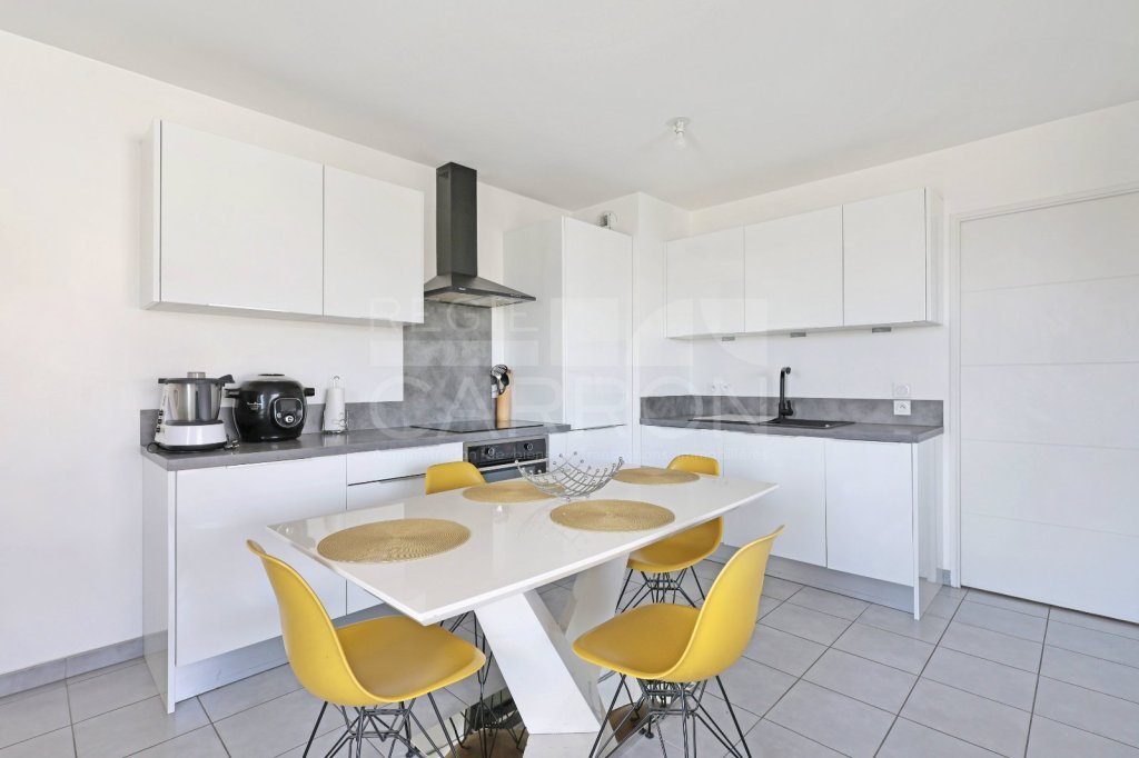Appartement 3 pièces avec balcon - 2 chambres A VENDRE - VENISSIEUX - 61.19 m2 - 174 000 &euro;
