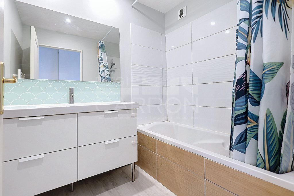 Appartement 3 pièces - 2 chambres - VILLEURBANNE - 75.27 m2 - VENDU