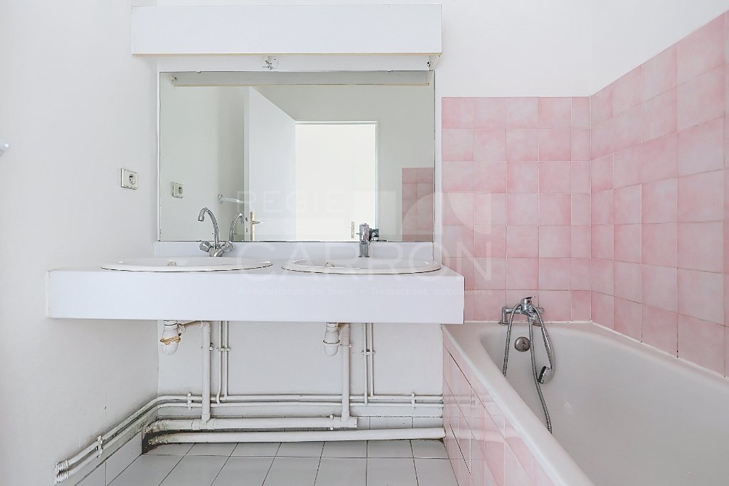 Appartement 3 pices avec terrasse - 2 chambres A VENDRE - VILLEURBANNE - 66 m2 - 240000€