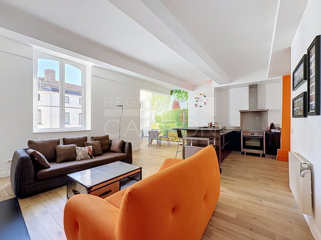 APPARTEMENT T4 A LOUER - LYON 1ER ARRONDISSEMENT - 100.12 m2 - 1 720 &euro; charges comprises par mois