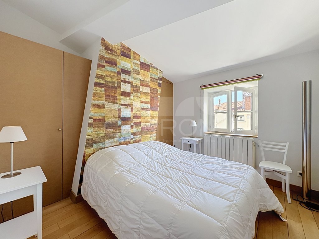 APPARTEMENT T4 A LOUER - LYON 1ER ARRONDISSEMENT - 100.12 m2 - 1 720 &euro; charges comprises par mois