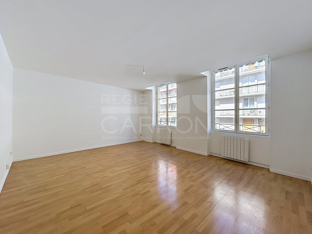 APPARTEMENT T4 A LOUER - LYON 3EME ARRONDISSEMENT - 73.99 m2 - 1 175 &euro; charges comprises par mois