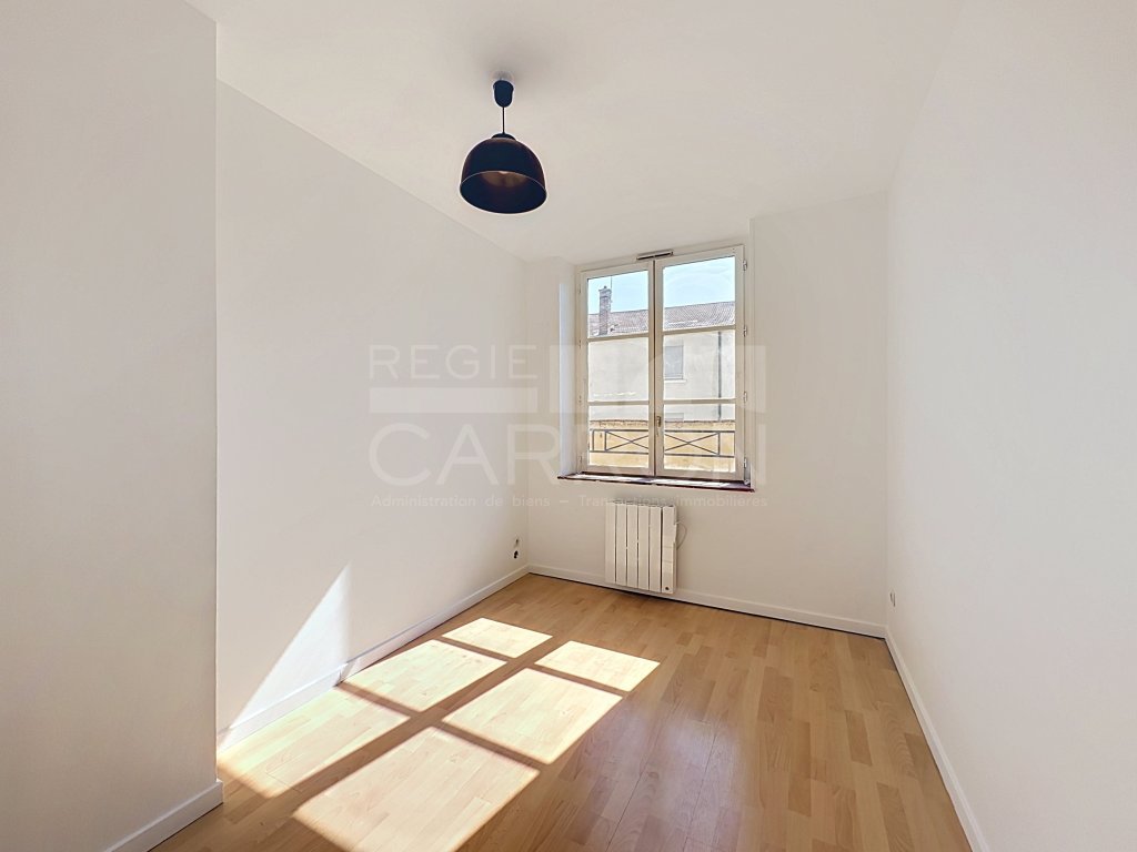 APPARTEMENT T4 A LOUER - LYON 3EME ARRONDISSEMENT - 73.99 m2 - 1 175 &euro; charges comprises par mois