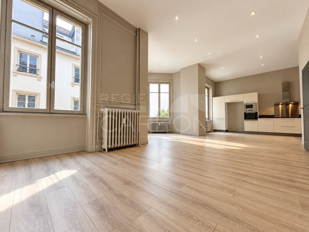 APPARTEMENT T4 A LOUER - LYON 6EME ARRONDISSEMENT - 125.48 m2 - 2 310 &euro; charges comprises par mois