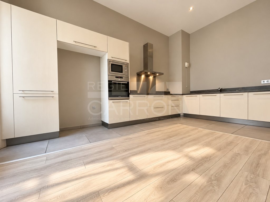 APPARTEMENT T4 A LOUER - LYON 6EME ARRONDISSEMENT - 125.48 m2 - 2 310 &euro; charges comprises par mois