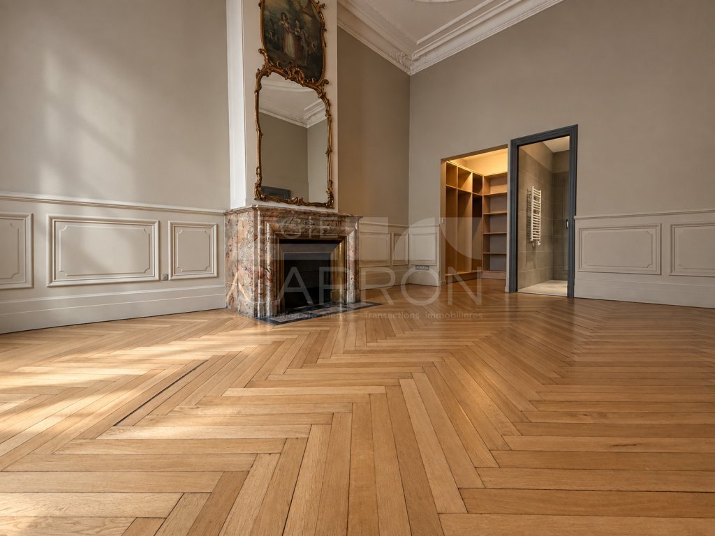 APPARTEMENT T4 A LOUER - LYON 6EME ARRONDISSEMENT - 125.48 m2 - 2 310 &euro; charges comprises par mois