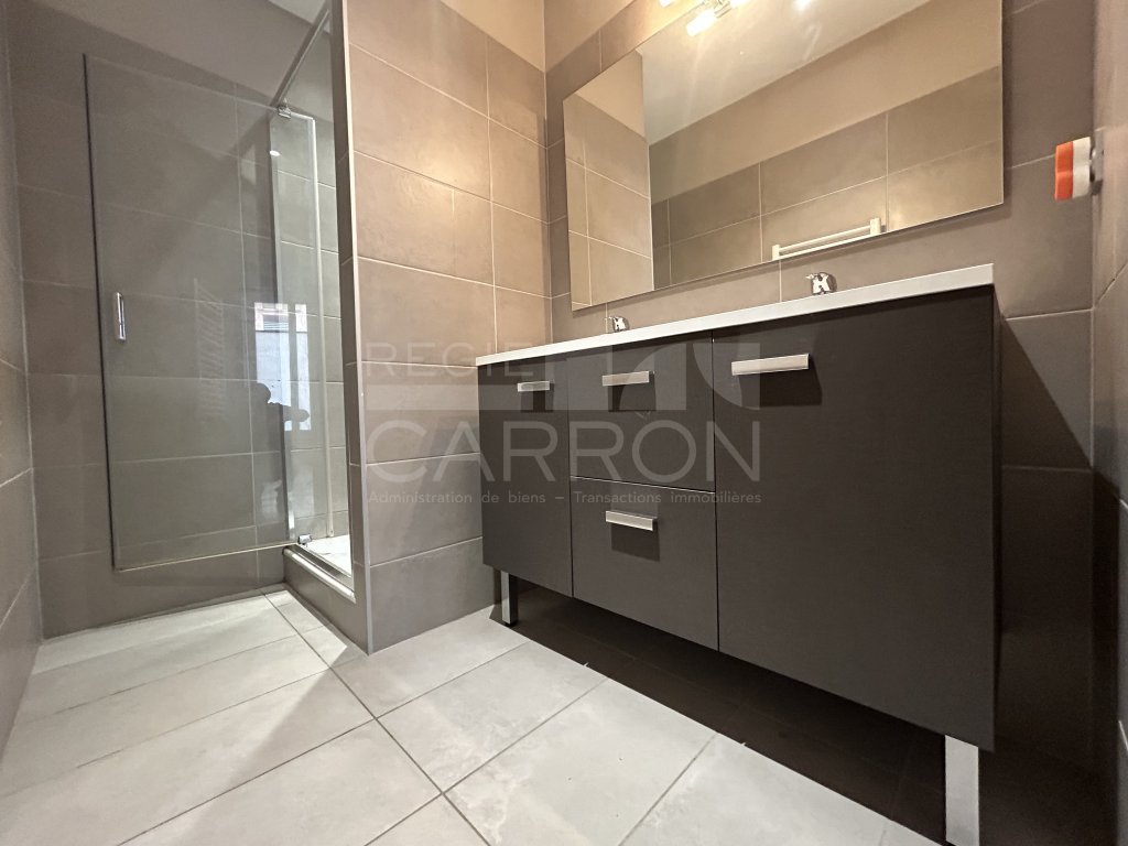 APPARTEMENT T4 A LOUER - LYON 6EME ARRONDISSEMENT - 125.48 m2 - 2 310 &euro; charges comprises par mois