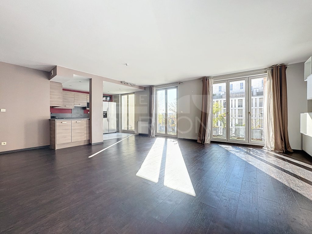 APPARTEMENT T4 A LOUER - LYON 8EME ARRONDISSEMENT - 88.91 m2 - 1 454 &euro; charges comprises par mois