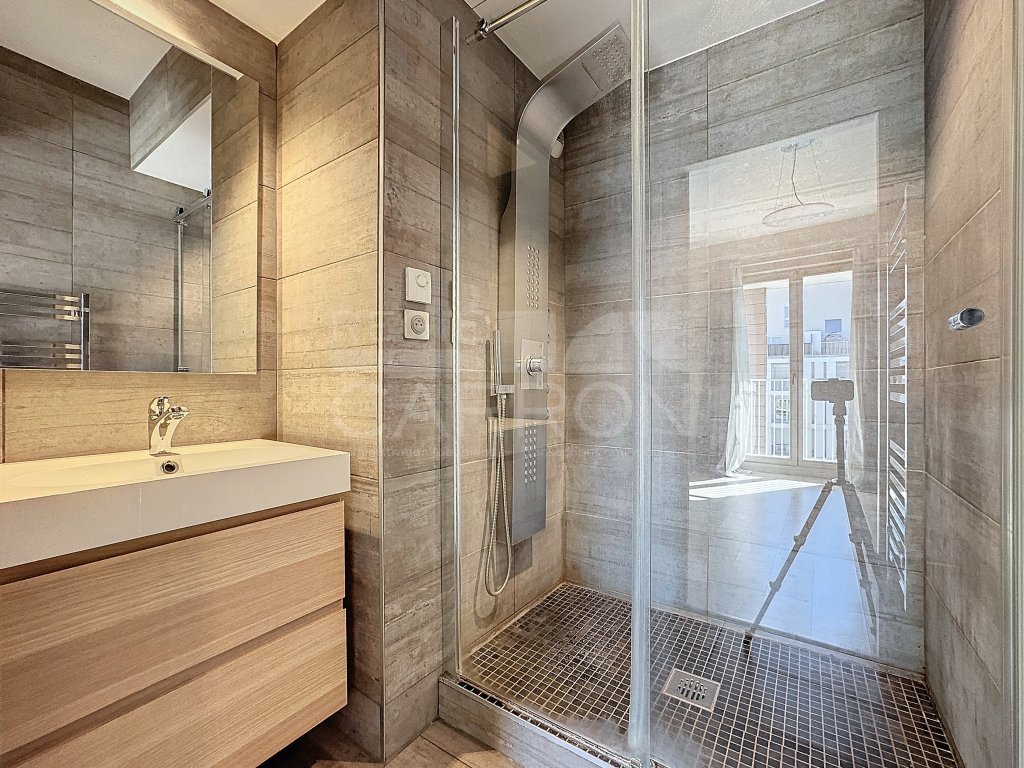 APPARTEMENT T4 A LOUER - LYON 8EME ARRONDISSEMENT - 88.91 m2 - 1 454 &euro; charges comprises par mois