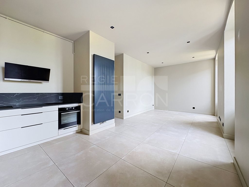 APPARTEMENT T4 A LOUER - ST CYR AU MONT D OR - 78.2 m2 - 1 900 &euro; charges comprises par mois