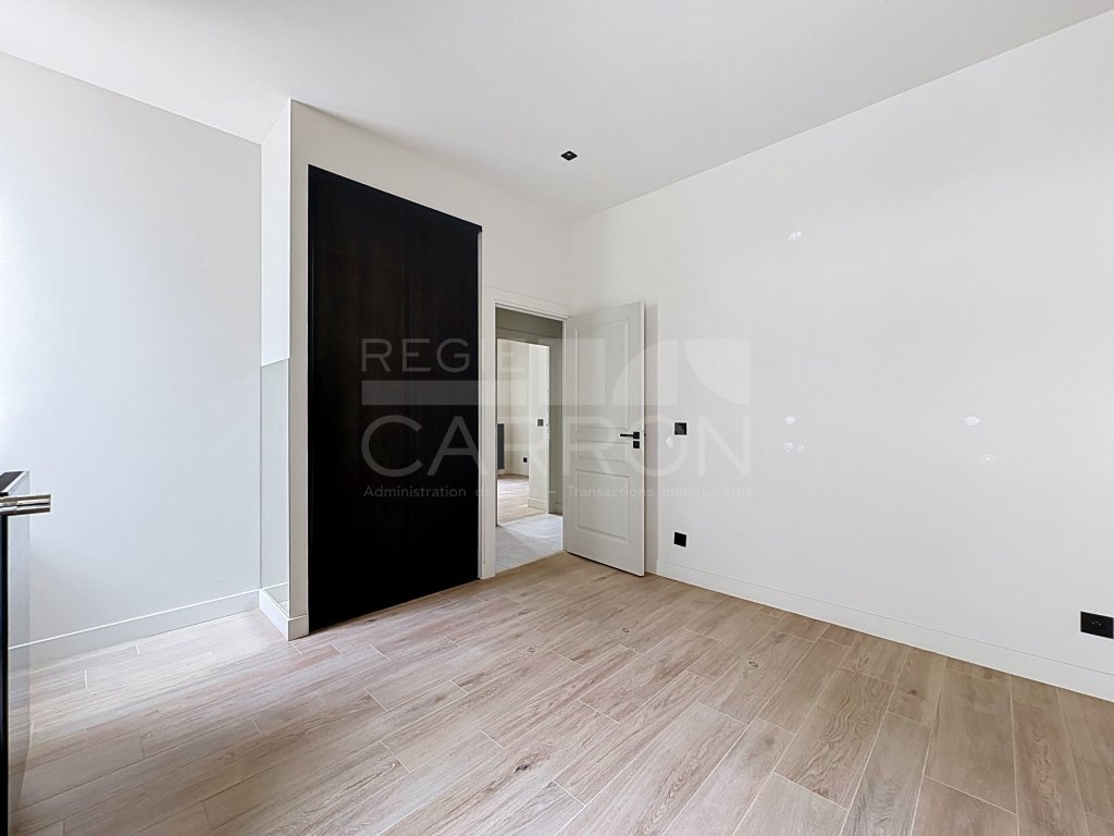 APPARTEMENT T4 A LOUER - ST CYR AU MONT D OR - 78.2 m2 - 1 900 &euro; charges comprises par mois