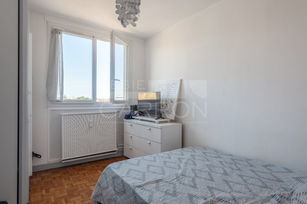 APPARTEMENT T4 A VENDRE - PIERRE BENITE - 83.65 m2 - 165000€