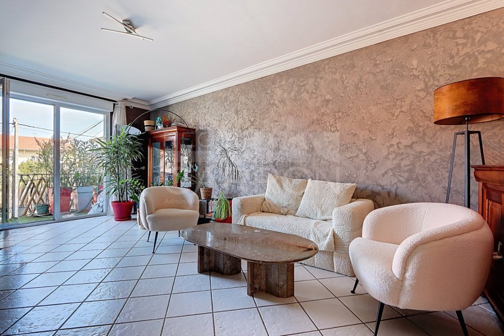 Appartement 4 pices avec balcon - 3 chambres A VENDRE - VILLEURBANNE - 94.56 m2 - 240000€