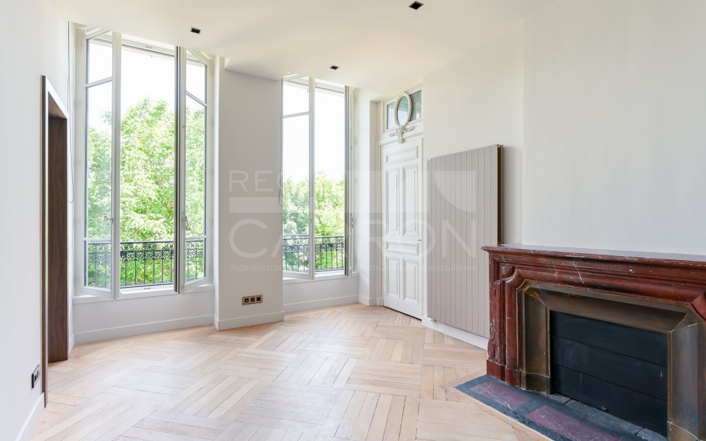 APPARTEMENT T5 A LOUER - ST CYR AU MONT D OR - 3 550 &euro; charges comprises par mois