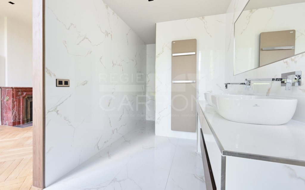 APPARTEMENT T5 A LOUER - ST CYR AU MONT D OR - 3 550 &euro; charges comprises par mois