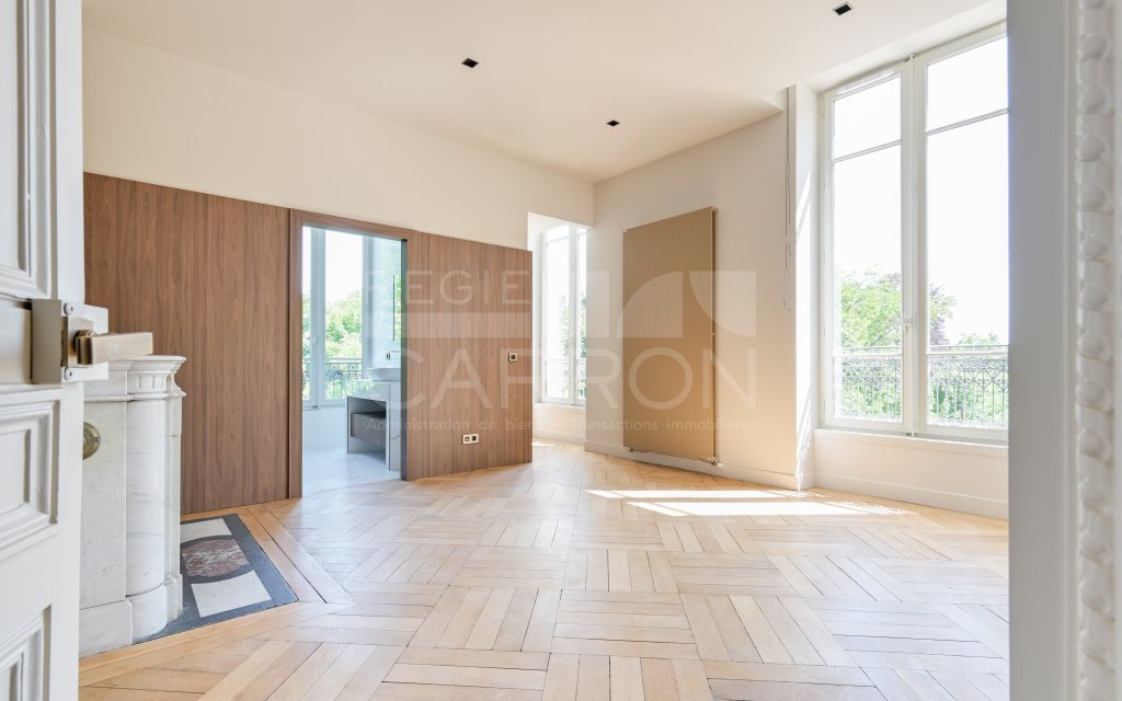 APPARTEMENT T5 A LOUER - ST CYR AU MONT D OR - 3 550 &euro; charges comprises par mois
