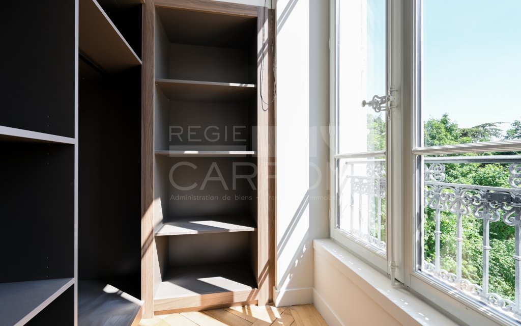 APPARTEMENT T5 A LOUER - ST CYR AU MONT D OR - 3 550 &euro; charges comprises par mois