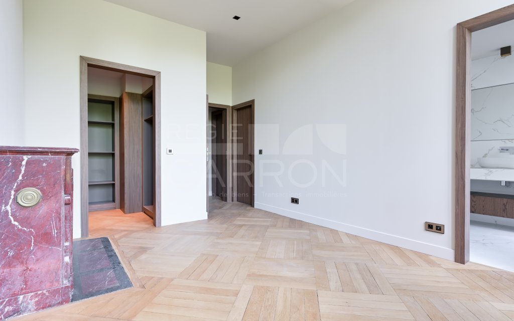 APPARTEMENT T5 A LOUER - ST CYR AU MONT D OR - 3 550 &euro; charges comprises par mois