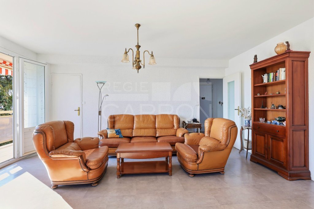Appartement 5 pièces - 3 chambres A VENDRE - STE FOY LES LYON - 81.18 m2 - 220 000 &euro;