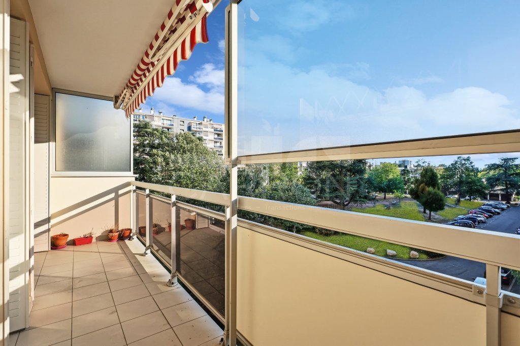 Appartement 5 pièces - 3 chambres A VENDRE - STE FOY LES LYON - 81.18 m2 - 220 000 &euro;