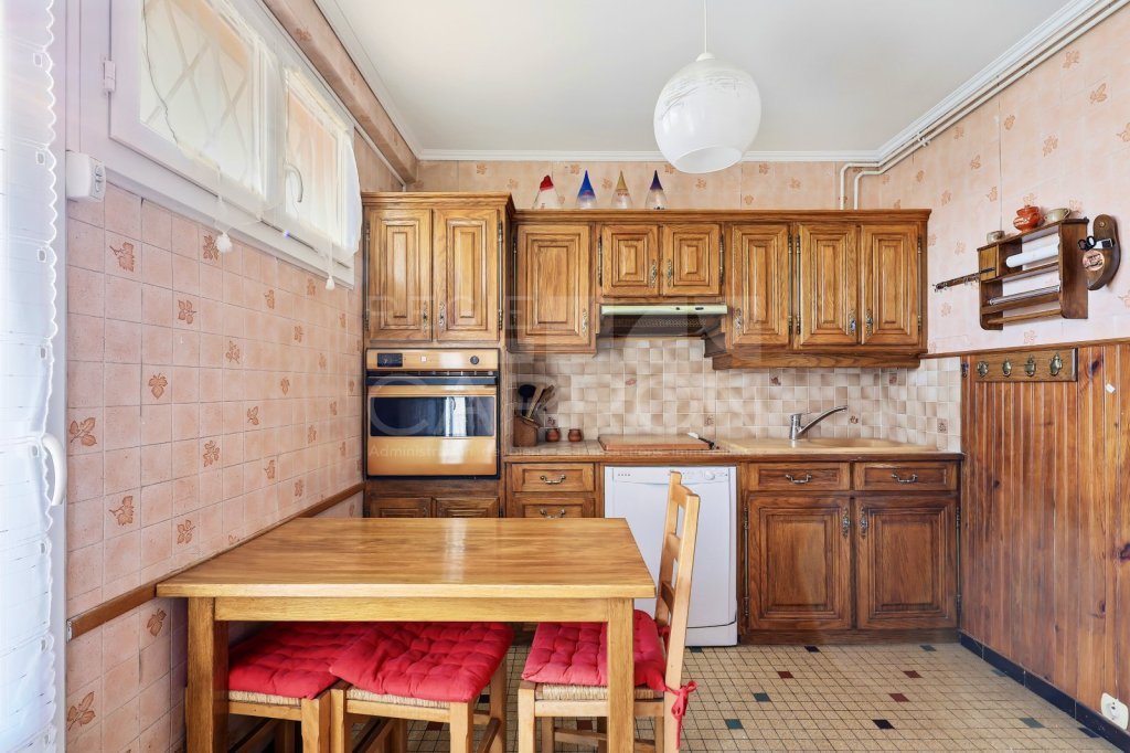 Appartement 5 pièces - 3 chambres A VENDRE - STE FOY LES LYON - 81.18 m2 - 220 000 &euro;
