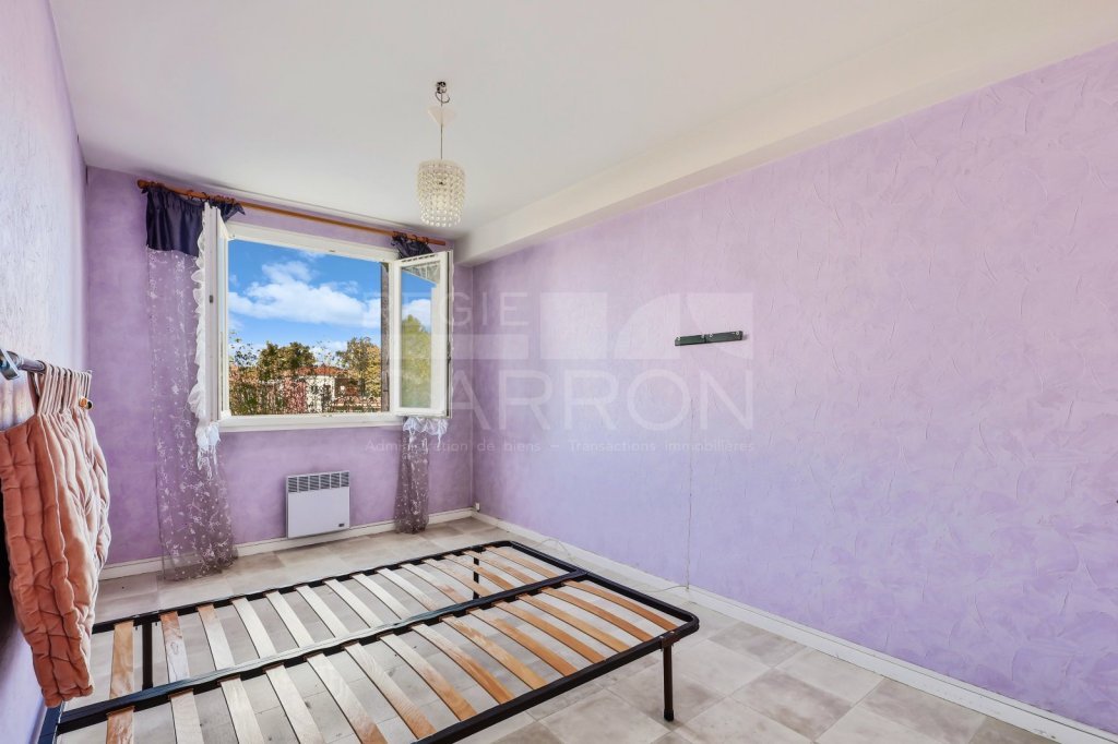 Appartement 5 pièces - 3 chambres A VENDRE - STE FOY LES LYON - 81.18 m2 - 220 000 &euro;