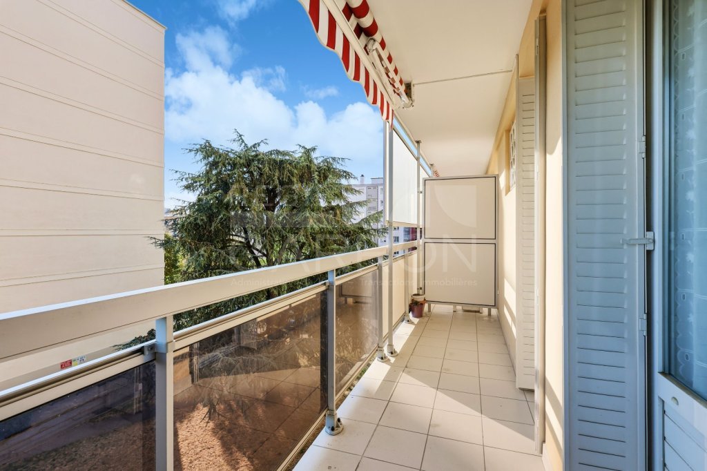 Appartement 5 pièces - 3 chambres A VENDRE - STE FOY LES LYON - 81.18 m2 - 220 000 &euro;