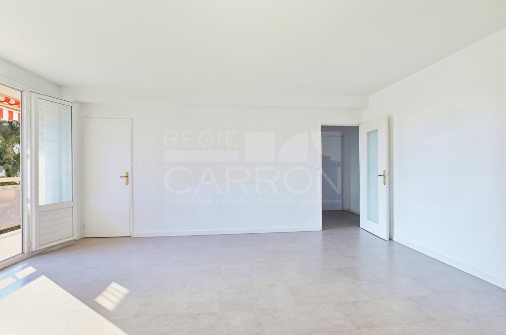 Appartement 5 pièces - 3 chambres A VENDRE - STE FOY LES LYON - 81.18 m2 - 210 000 &euro;