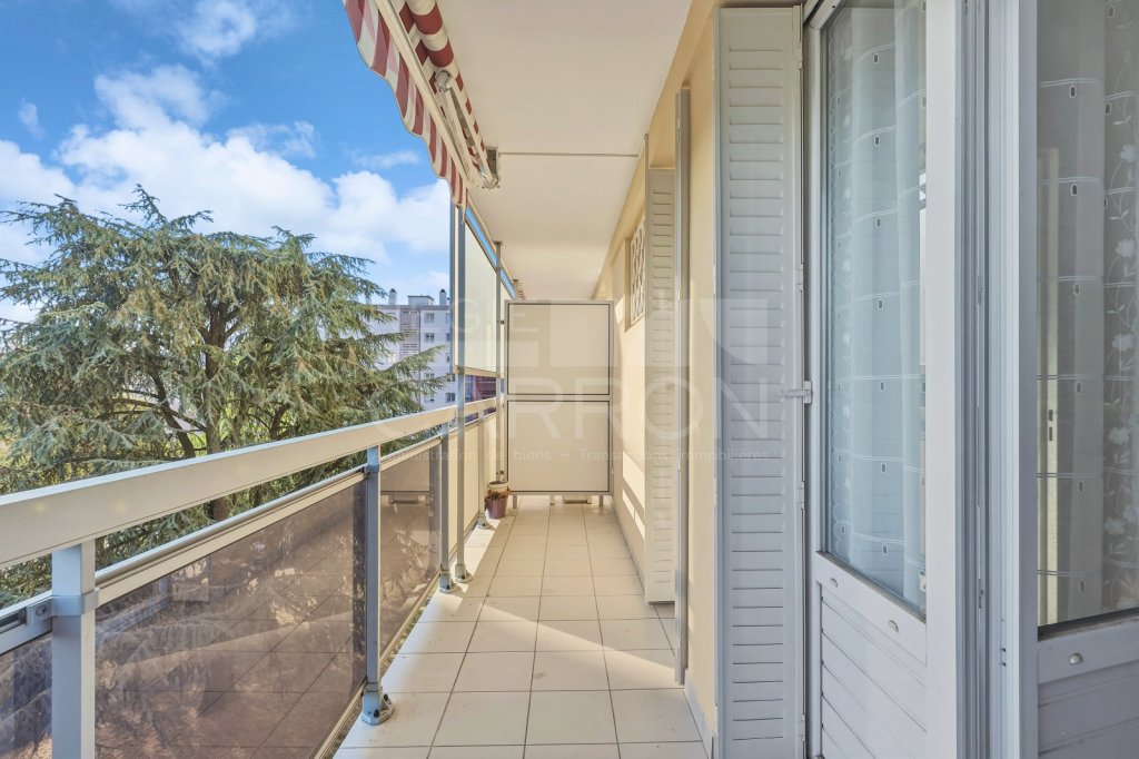Appartement 5 pièces - 3 chambres A VENDRE - STE FOY LES LYON - 81.18 m2 - 210 000 &euro;