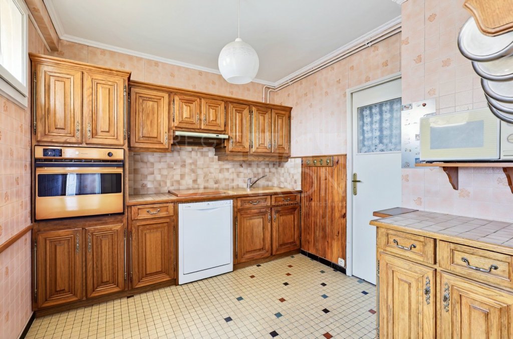 Appartement 5 pièces - 3 chambres A VENDRE - STE FOY LES LYON - 81.18 m2 - 210 000 &euro;