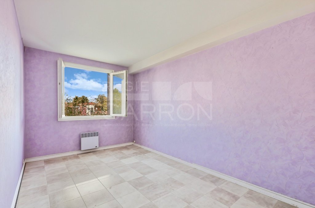 Appartement 5 pièces - 3 chambres A VENDRE - STE FOY LES LYON - 81.18 m2 - 210 000 &euro;
