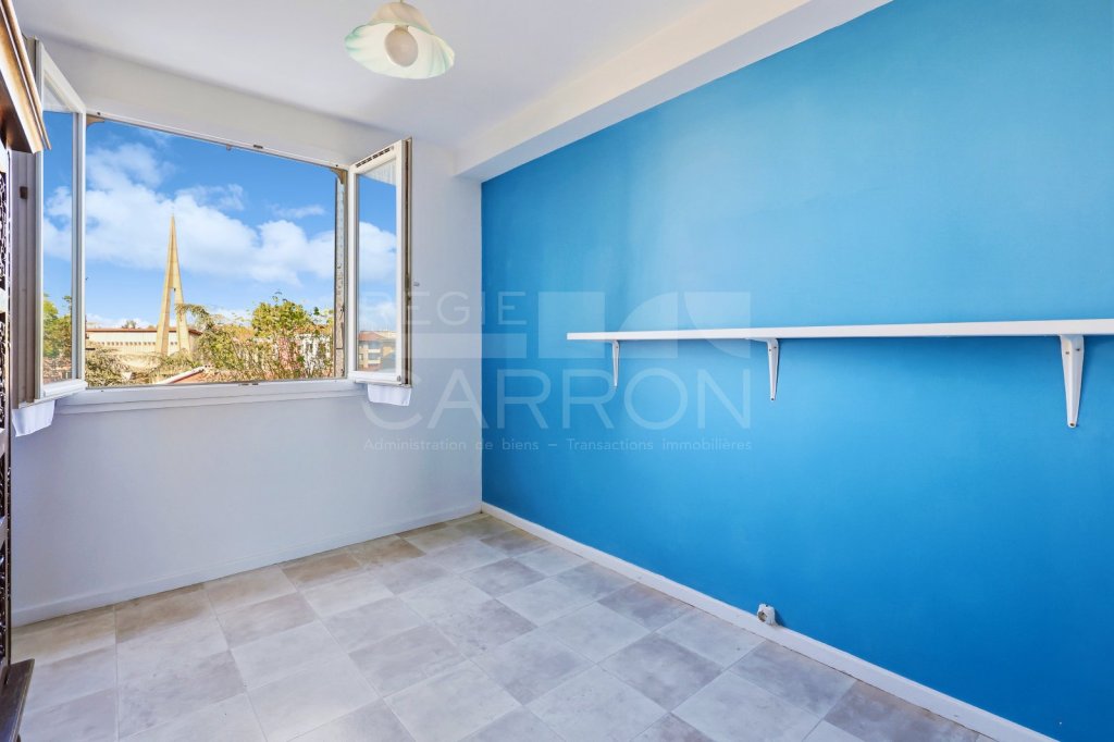 Appartement 5 pièces - 3 chambres A VENDRE - STE FOY LES LYON - 81.18 m2 - 210 000 &euro;