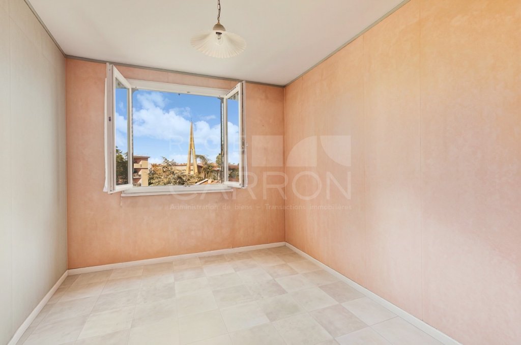 Appartement 5 pièces - 3 chambres A VENDRE - STE FOY LES LYON - 81.18 m2 - 210 000 &euro;